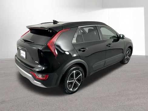 Used 2023 Kia Niro EX image 34