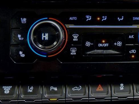 Used 2024 GMC Sierra 2500 AT4 w/ AT4 Premium Plus Package image 24