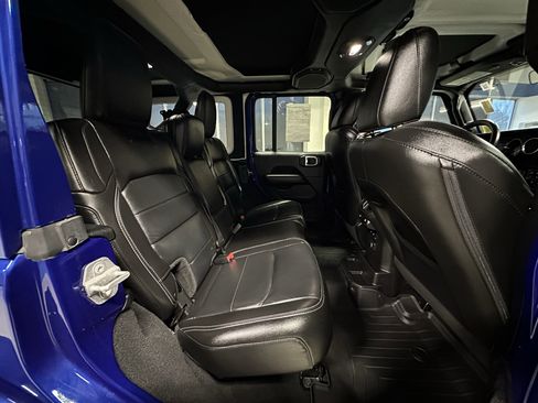 Used 2018 Jeep Wrangler Unlimited Sahara w/ Dual Top Group image 18