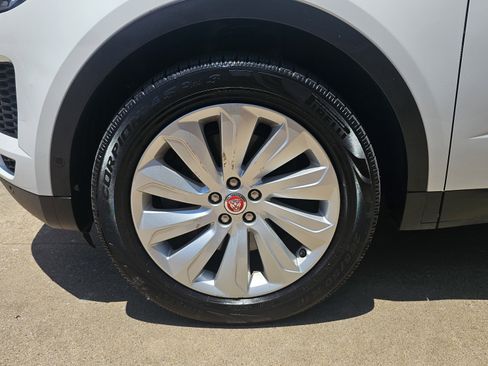 Used 2018 Jaguar E-PACE SE image 13