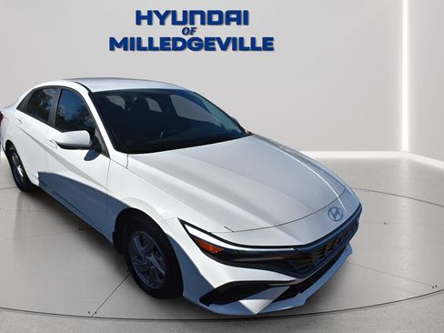 New 2026 Hyundai Elantra SE FWD image 4
