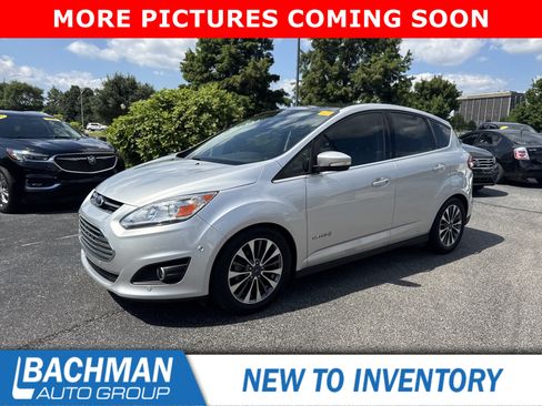 Used 2017 Ford C-MAX Titanium w/ Equipment Group 301A FWD image 10