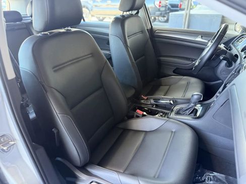 Used 2018 Volkswagen Golf SE image 23