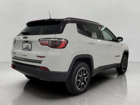 Used 2025 Jeep Compass Trailhawk AWD/4WD image 19