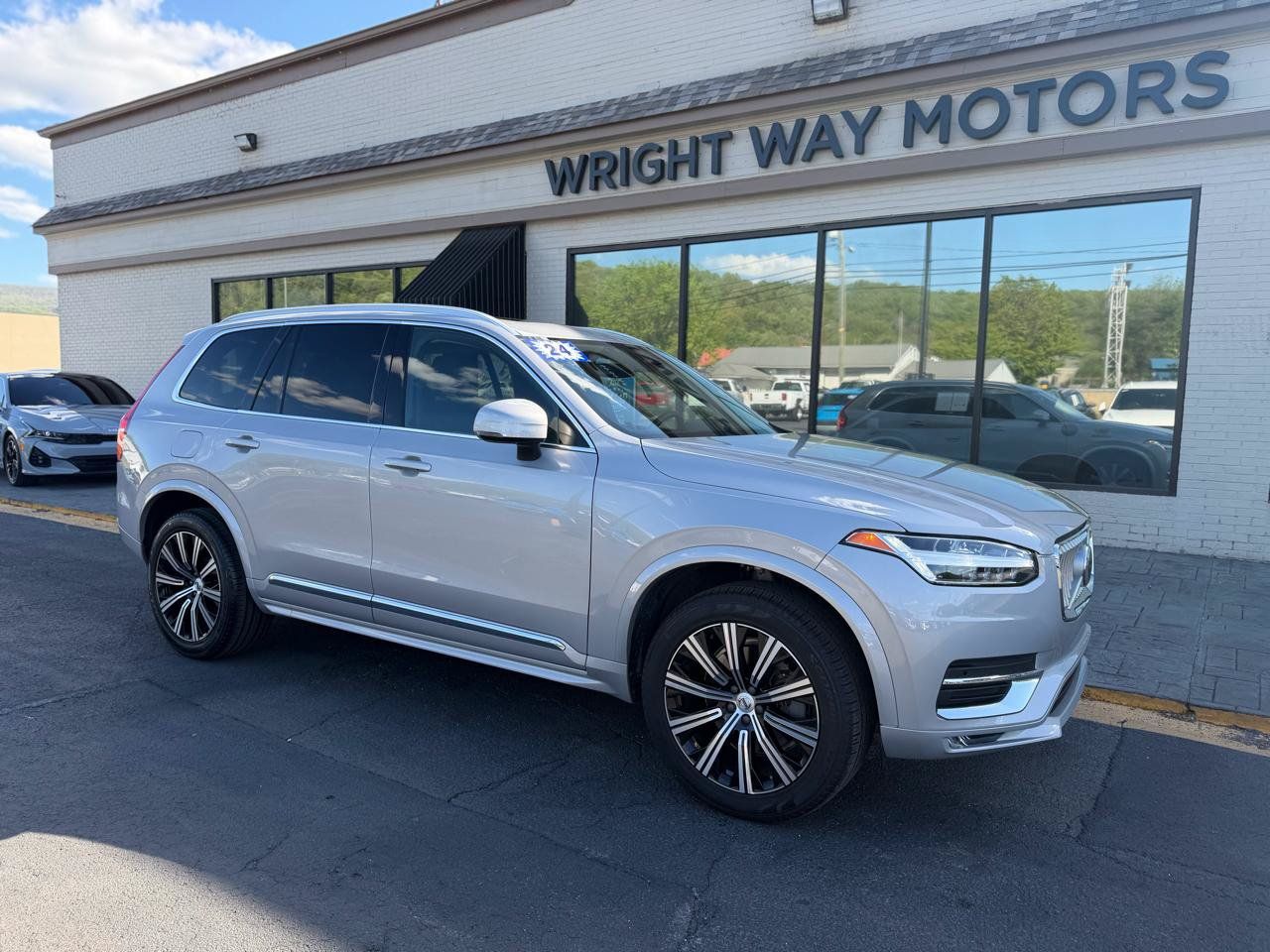 Used 2024 Volvo XC90 B5 Core w/ Protection Package Premier AWD/4WD image 1