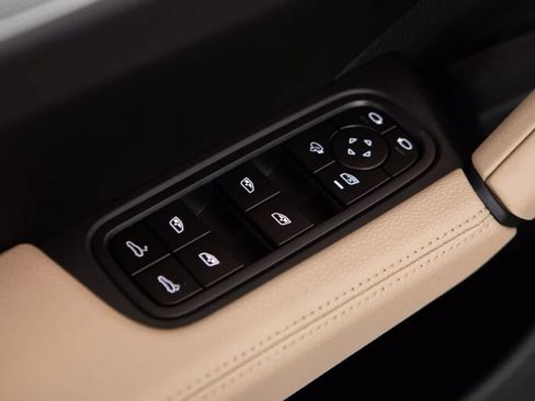 Certified 2026 Porsche Cayenne AWD/4WD image 24