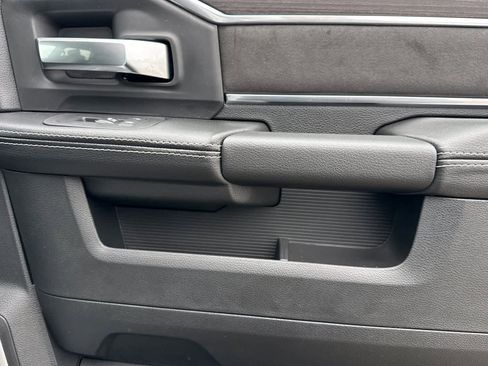 New 2026 RAM 2500 Laramie AWD/4WD image 18