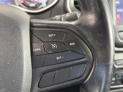 Used 2020 Jeep Cherokee Trailhawk AWD/4WD image 29