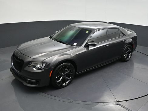 Used 2023 Chrysler 300 S w/ Comfort Group RWD image 17