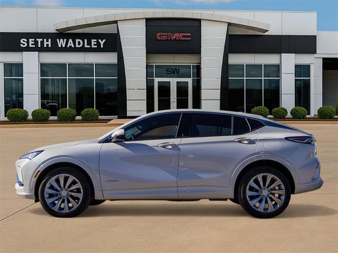 Certified 2025 Buick Envista Avenir image 4