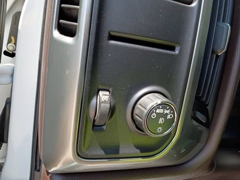 Used 2018 Chevrolet Silverado 1500 LT w/ Texas Edition RWD image 10