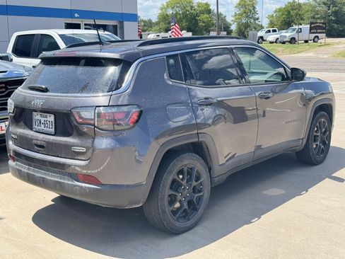 Used 2022 Jeep Compass Latitude w/ Sun and Sound Group AWD/4WD image 3
