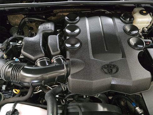 Used 2020 Toyota 4Runner Venture w/ Moonroof Package image 33