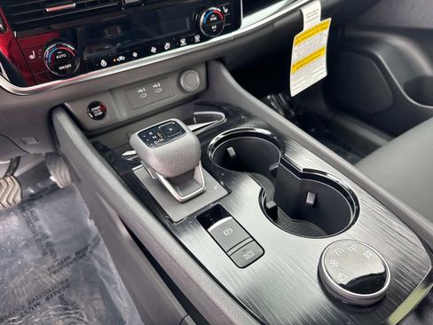 New 2025 Nissan Rogue SL AWD/4WD image 16