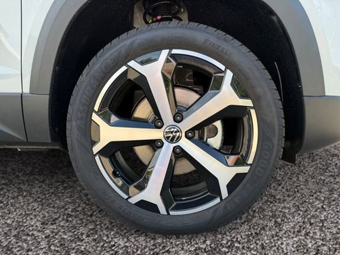 New 2025 Volkswagen Taos SEL image 14