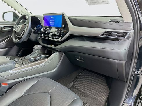 Used 2023 Toyota Highlander Platinum image 30