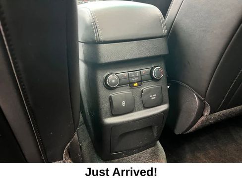 Used 2016 Ford Explorer Platinum image 26