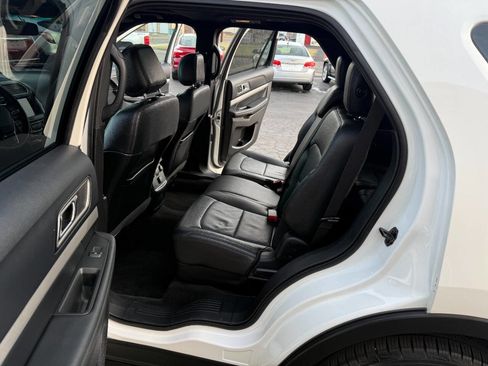 Used 2016 Ford Explorer XLT w/ Equipment Group 202A image 11