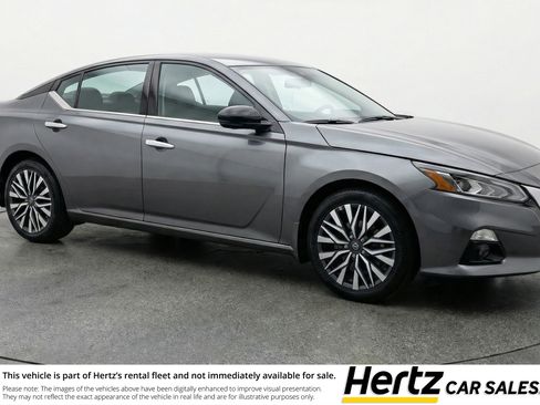 Used 2025 Nissan Altima 2.5 SV FWD image 1