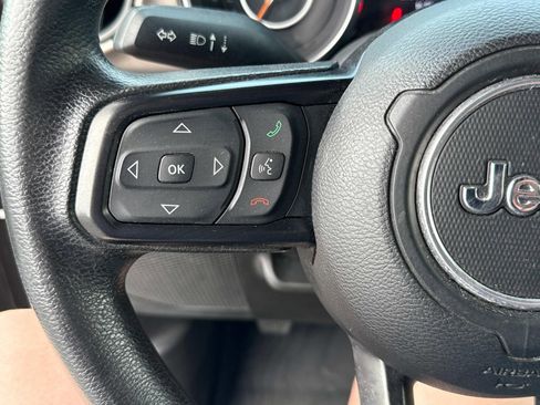 Used 2018 Jeep Wrangler Unlimited Sport image 7