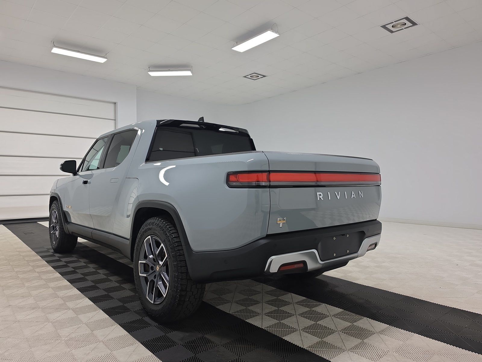 Used 2023 Rivian R1T Adventure Quad AWD/4WD image 3
