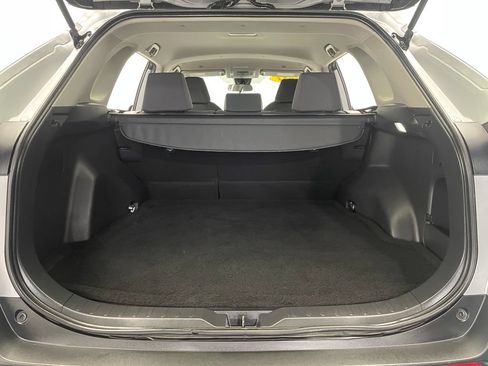 Used 2024 Toyota RAV4 XLE FWD image 39