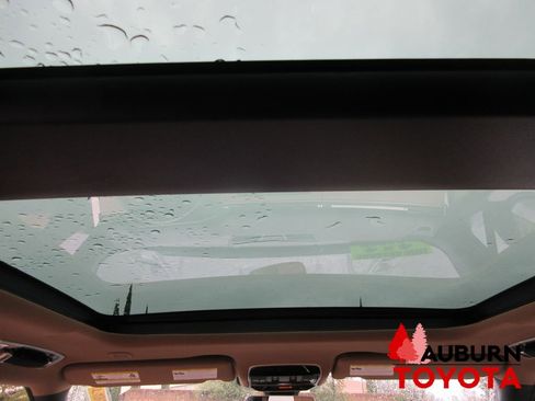 Used 2024 Land Rover Range Rover Sport SE image 11