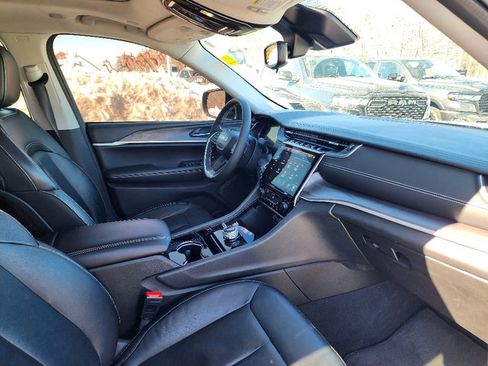 Used 2023 Jeep Grand Cherokee Limited w/ Black Appearance Package image 27