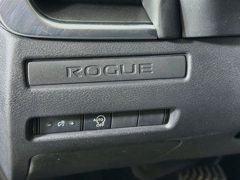 Used 2023 Nissan Rogue S AWD/4WD image 17