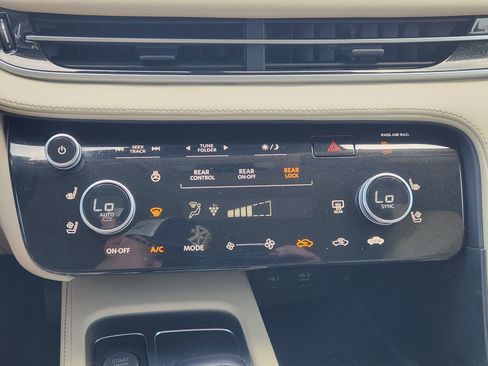 Used 2023 INFINITI QX60 Sensory w/ Cargo Package AWD/4WD image 22