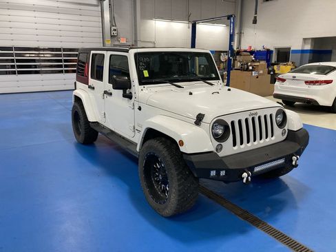 Used 2015 Jeep Wrangler Unlimited Sahara w/ Connectivity Group AWD/4WD image 1