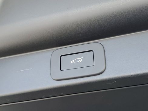 Used 2024 Land Rover Range Rover Autobiography image 9