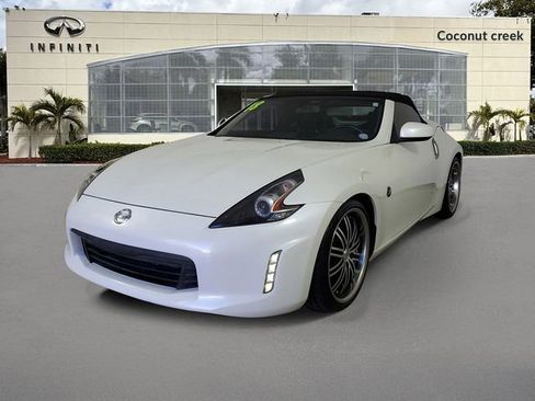 Used 2018 Nissan 370Z Base image 3