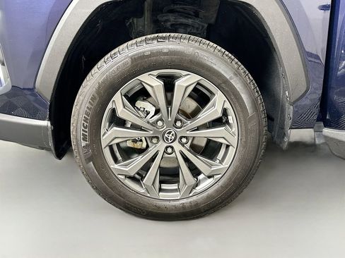 Used 2025 Toyota RAV4 XLE Premium AWD/4WD image 31