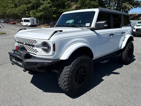 Used 2023 Ford Bronco Badlands w/ Sasquatch Package AWD/4WD image 3