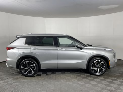 Used 2023 Mitsubishi Outlander SEL image 5