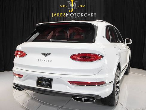Used 2022 Bentley Bentayga image 12