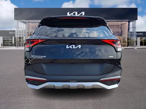 Used 2023 Kia Sportage LX image 5