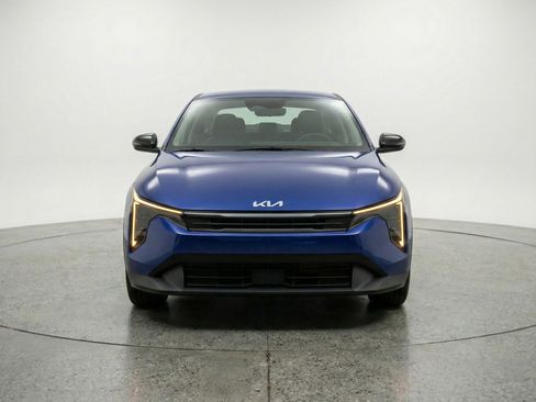Used 2025 Kia K4 FWD image 2