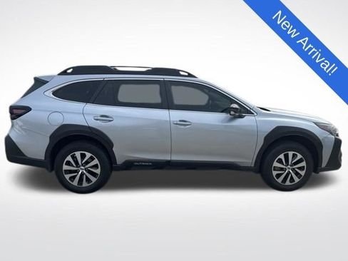 Used 2025 Subaru Outback Premium AWD/4WD image 8