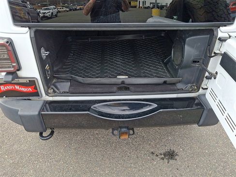 Used 2014 Jeep Wrangler Unlimited Sahara image 29