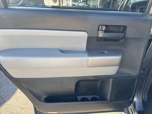 Used 2017 Toyota Sequoia SR5 image 40