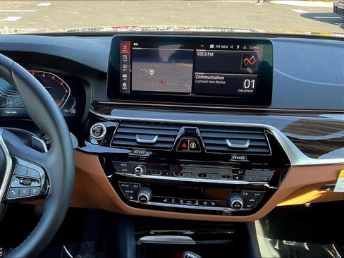 Used 2023 BMW 540i w/ Convenience Package RWD image 12