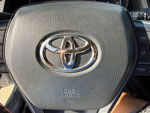 Used 2022 Toyota Camry SE FWD image 26