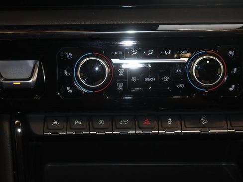 Used 2023 GMC Sierra 1500 AT4 w/ AT4 Preferred Package image 33