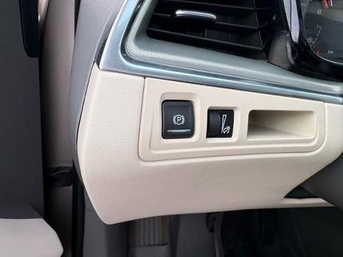 Used 2023 Cadillac XT5 Premium Luxury image 16