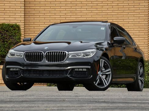 Used 2016 BMW 750i xDrive image 2