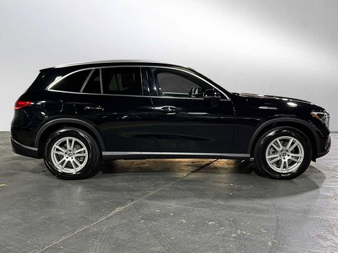 Used 2025 Mercedes-Benz GLC 300 4MATIC image 2