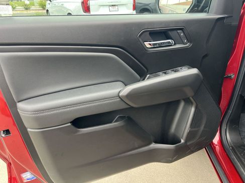 New 2026 GMC Canyon Elevation w/ LPO, Black Badging Package RWD image 10