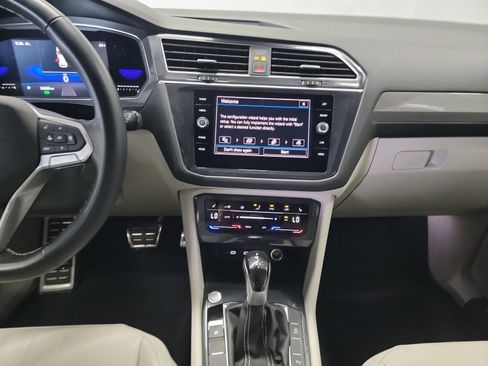 Used 2023 Volkswagen Tiguan SE R-Line AWD/4WD image 20